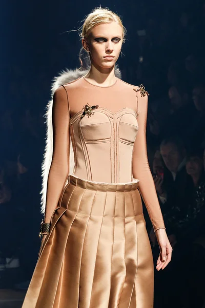 Look 29